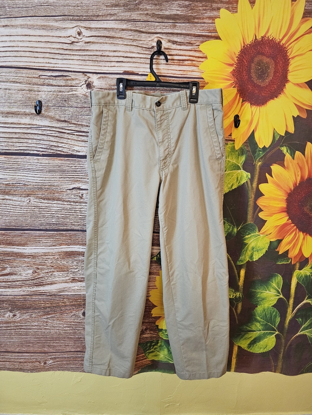 Classic Men's Khaki Straight-Leg Chinos